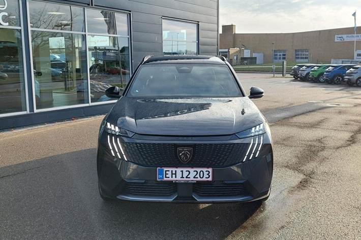 Grå Peugeot e-5008 fra 2025