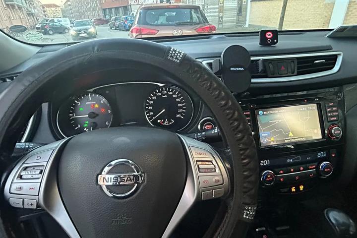 Grøn Nissan X-Trail fra 2017