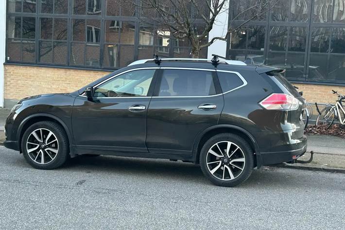 Grøn Nissan X-Trail fra 2017