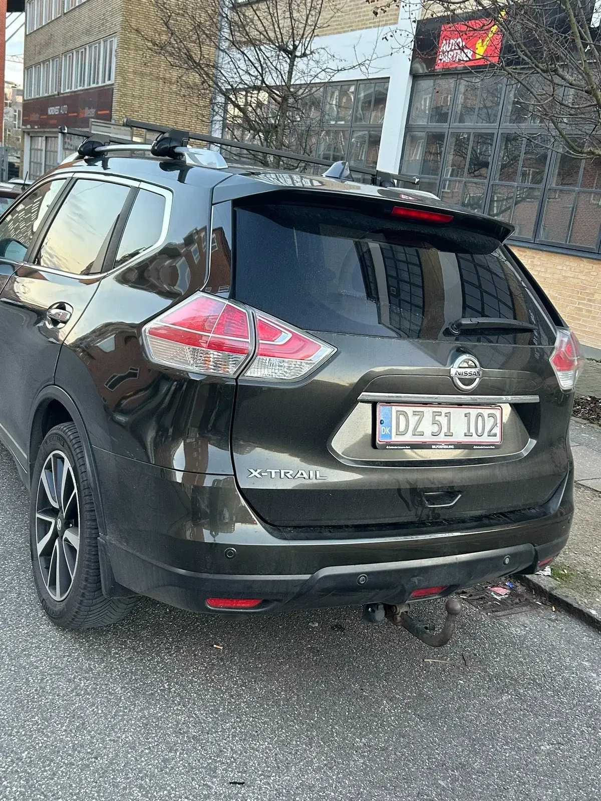 Grøn Nissan X-Trail fra 2017