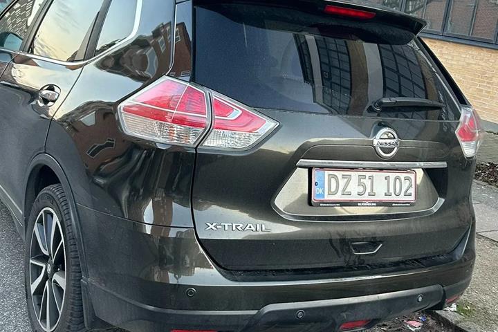 Grøn Nissan X-Trail fra 2017