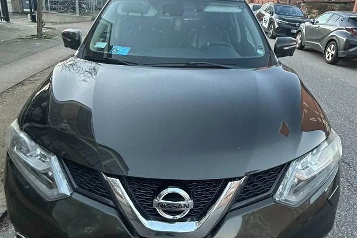 Grøn Nissan X-Trail fra 2017