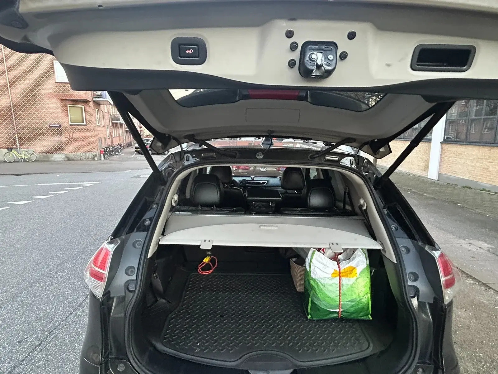 Grøn Nissan X-Trail fra 2017