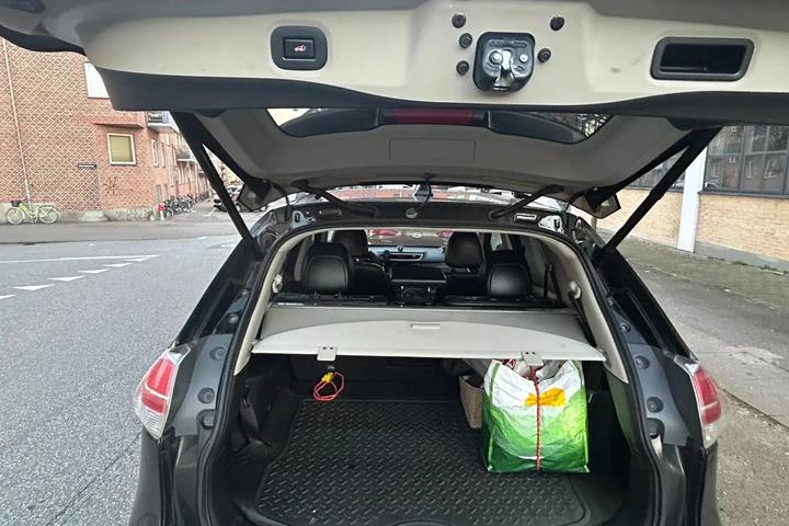 Grøn Nissan X-Trail fra 2017