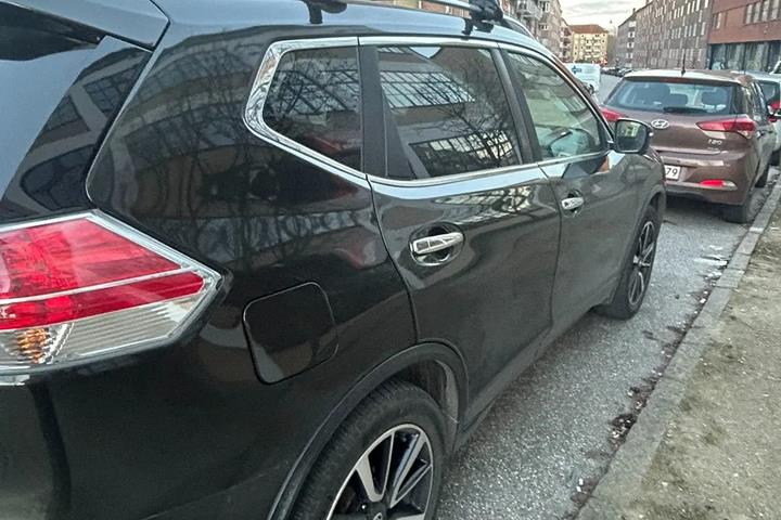 Grøn Nissan X-Trail fra 2017