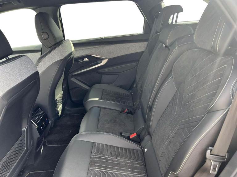 Peugeot e-5008 77 GT 7prs