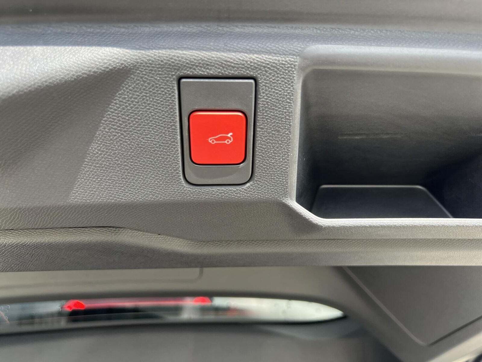 Sort Peugeot e-5008 fra 2024