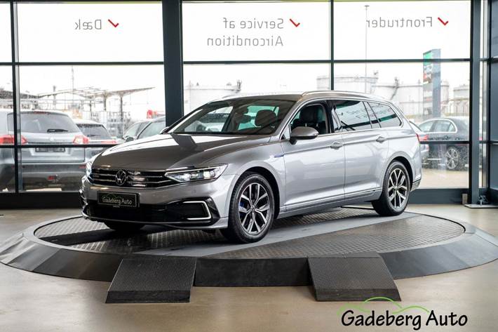 Sølv VW Passat fra 2021