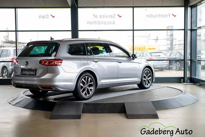 Sølv VW Passat fra 2021