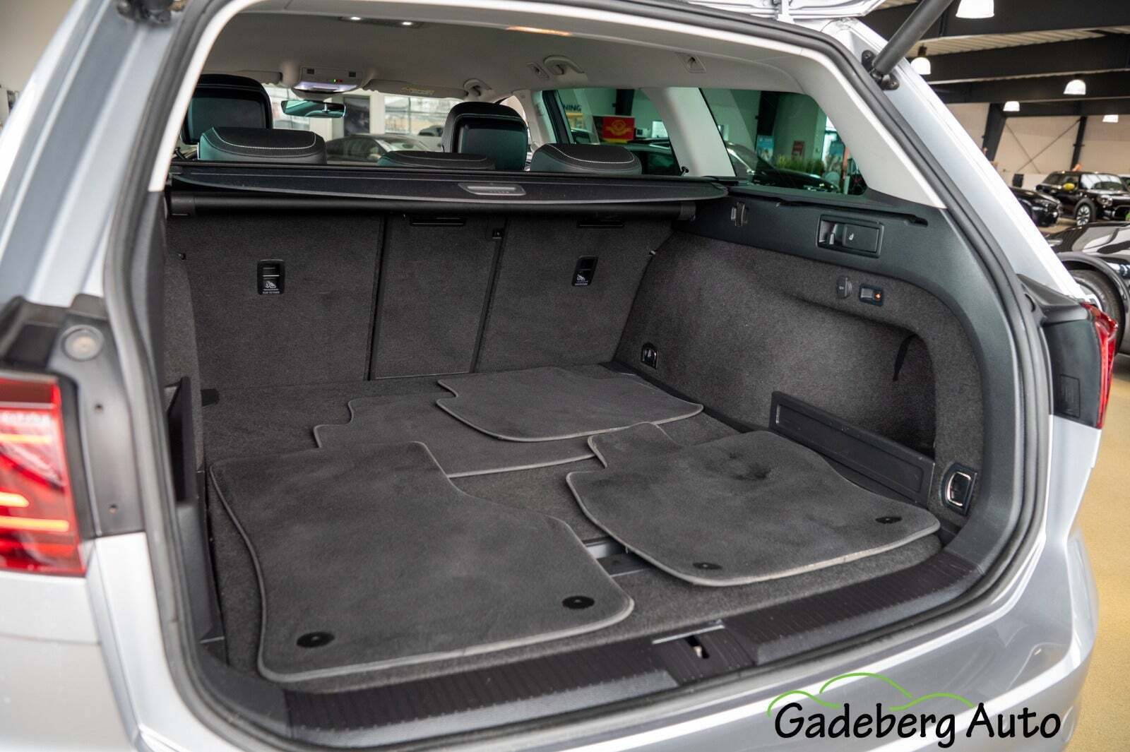 Sølv VW Passat fra 2021