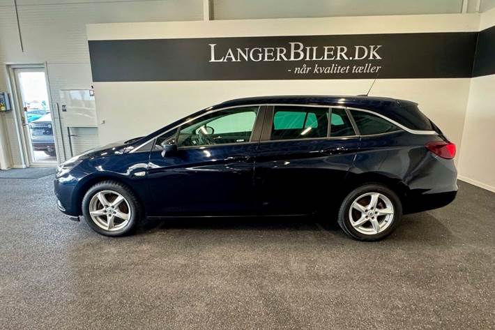 Blå Opel Astra fra 2018