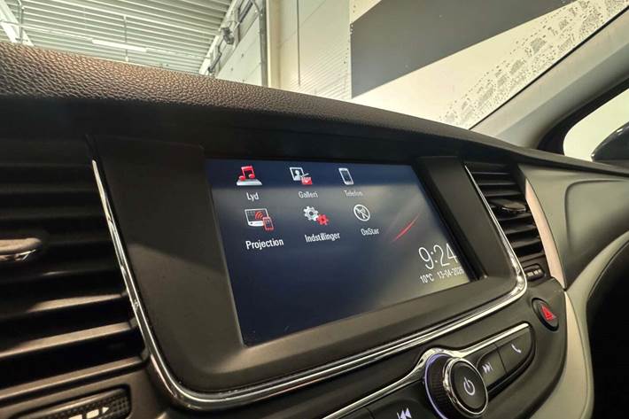 Blå Opel Astra fra 2018