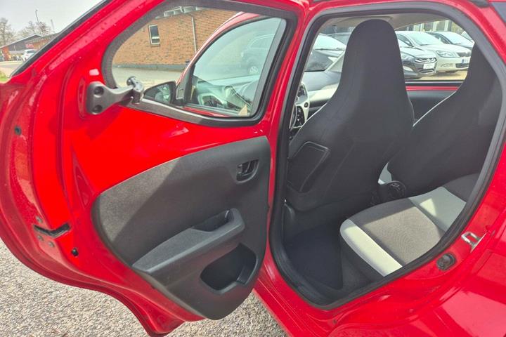 Grøn Toyota Aygo fra 2014