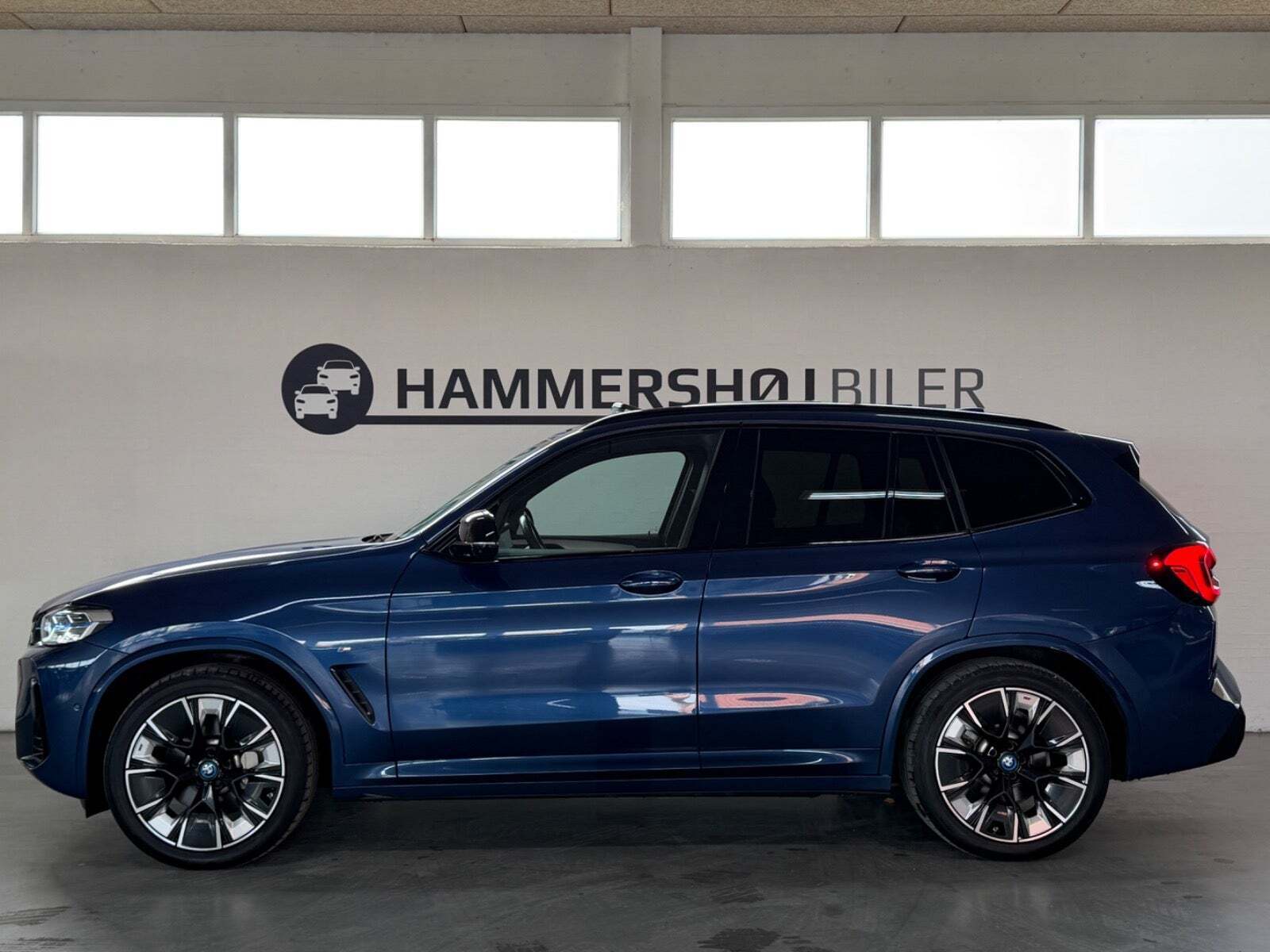 Blå BMW iX3 fra 2022