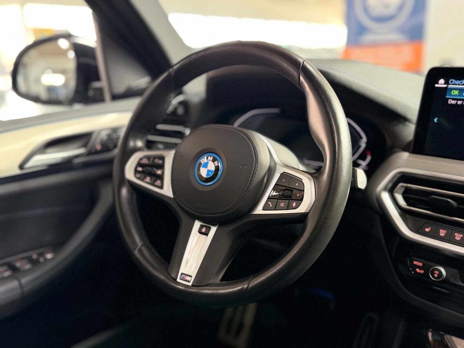 Blå BMW iX3 fra 2022