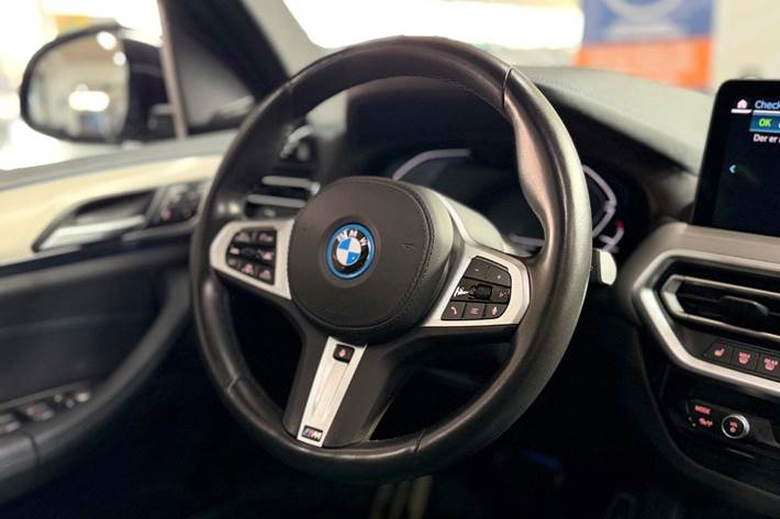 Blå BMW iX3 fra 2022