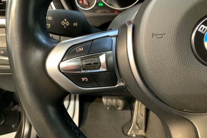 Grå BMW 320d fra 2016
