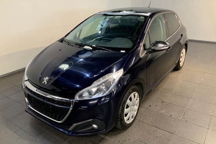 Blå Peugeot 208 fra 2018 set udefra