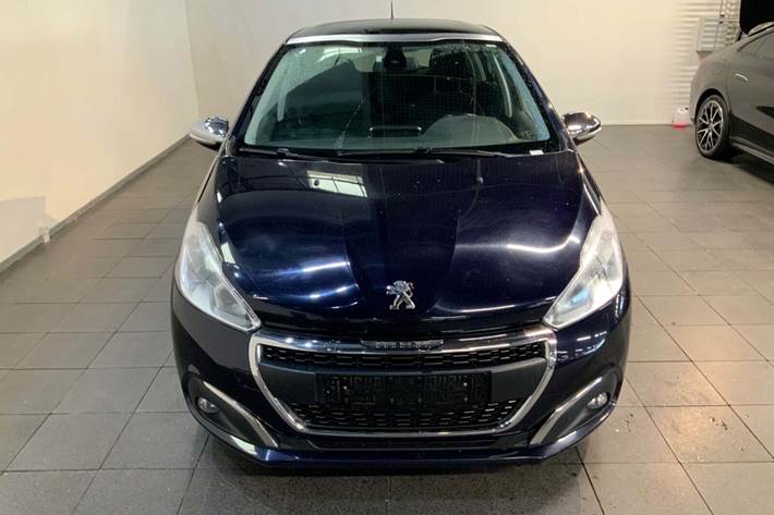 Blå Peugeot 208 fra 2018