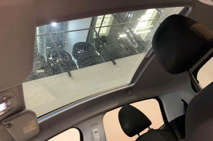 Blå Peugeot 208 fra 2018
