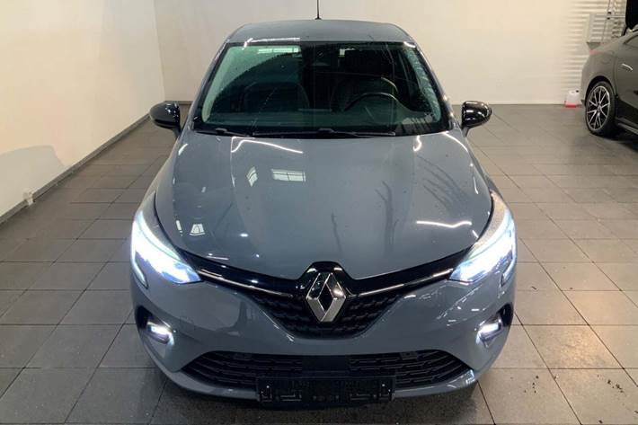 Grå Renault Clio V fra 2019
