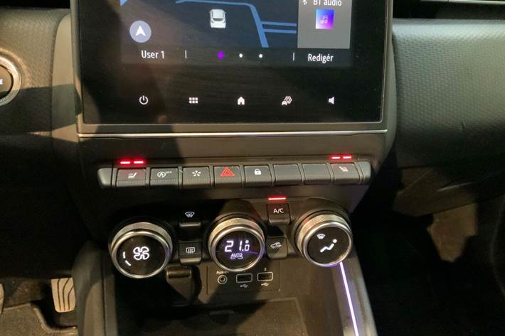 Grå Renault Clio V fra 2019