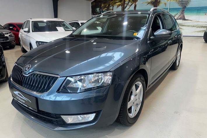 Grå Skoda Octavia fra 2016