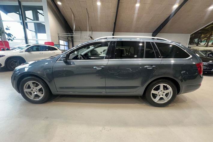 Grå Skoda Octavia fra 2016