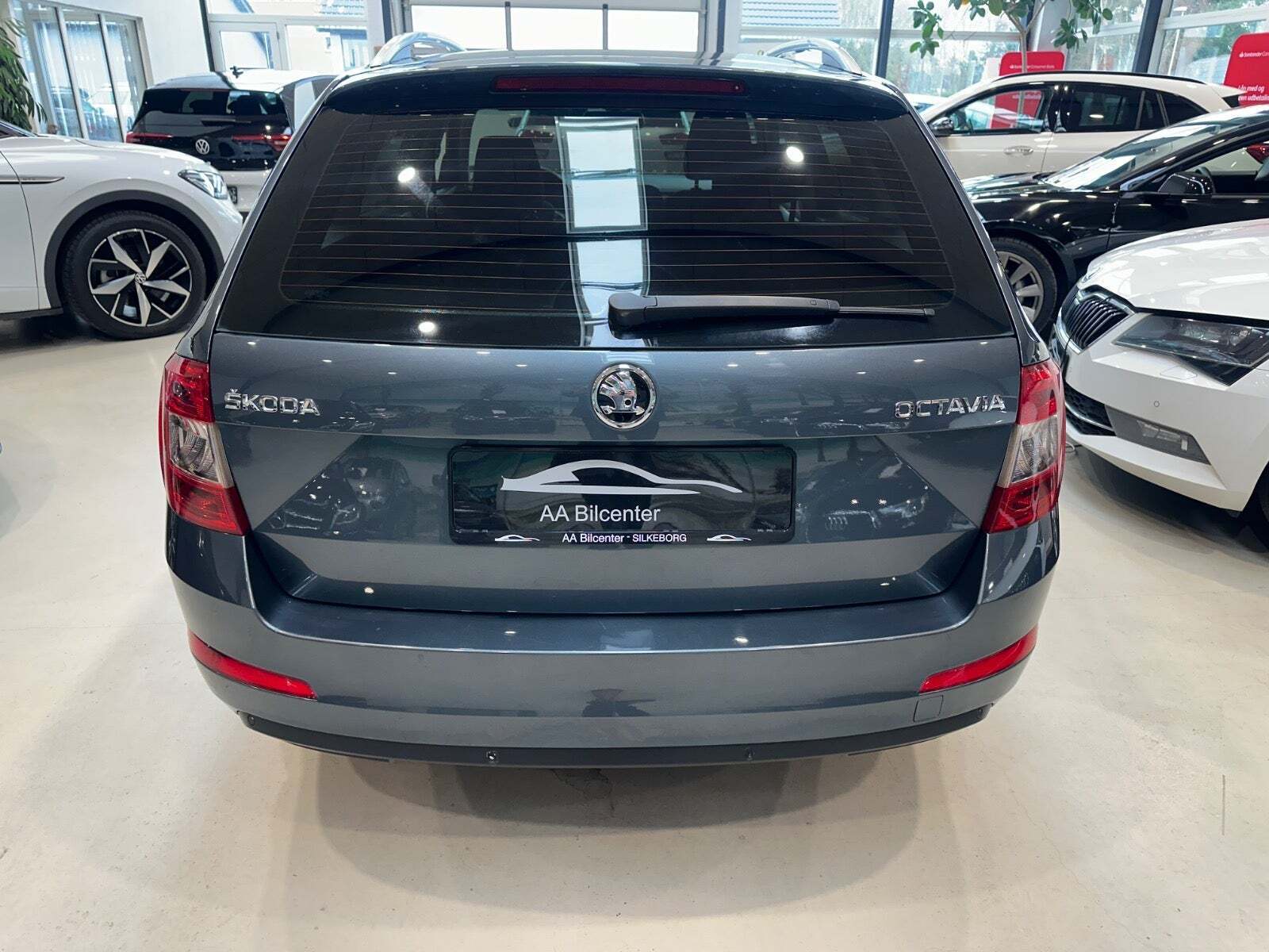 Grå Skoda Octavia fra 2016