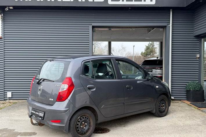 Grå Hyundai i10 fra 2013