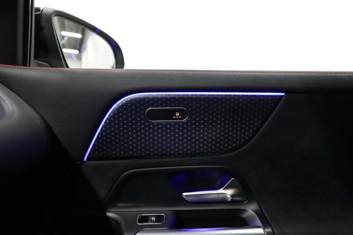 Sort Mercedes EQA250+ fra 2024