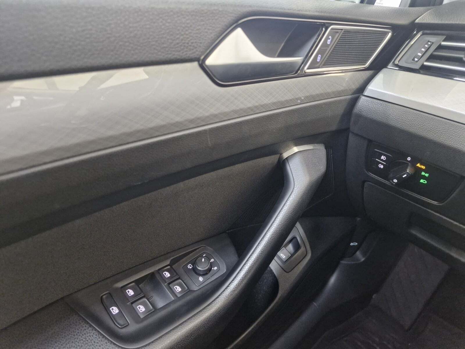 Sølv VW Passat fra 2020