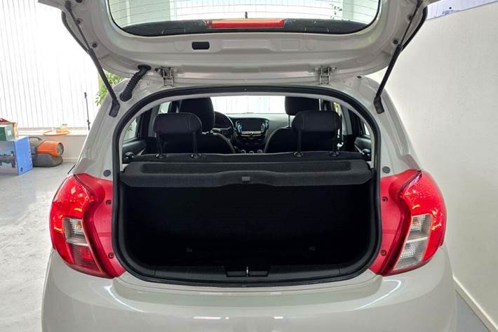 Beige Opel Karl fra 2017