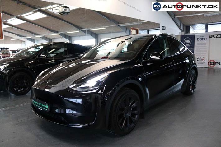 Sort Tesla Model Y fra 2024