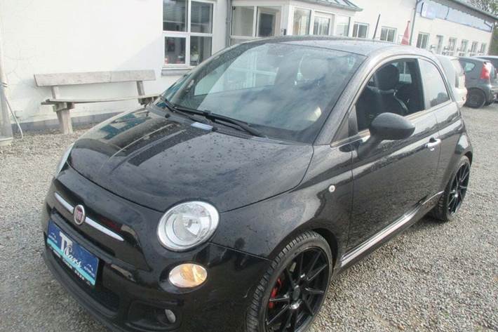 Sort Fiat 500 fra 2014 set udefra