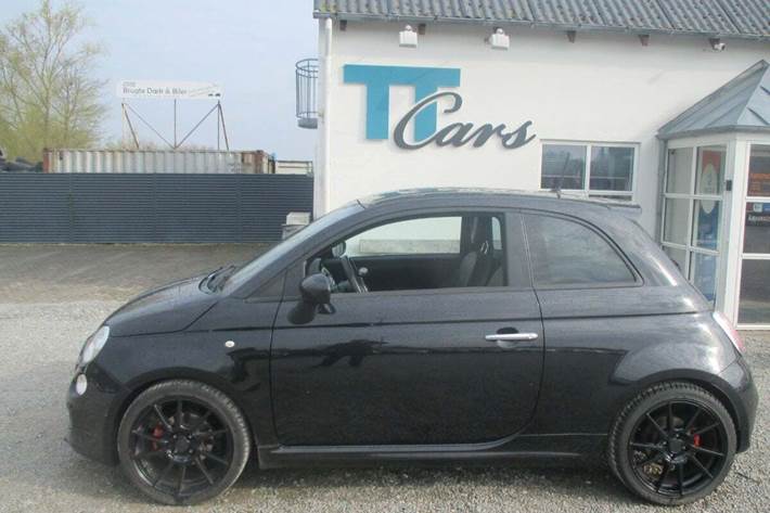 Sort Fiat 500 fra 2014