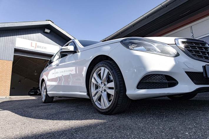 Hvid Mercedes E200 fra 2014