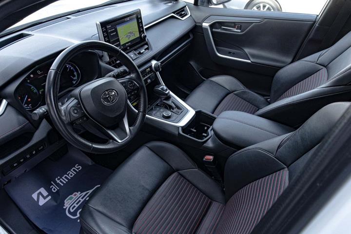 Hvid Toyota RAV4 fra 2022