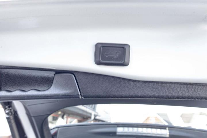 Hvid Toyota RAV4 fra 2022