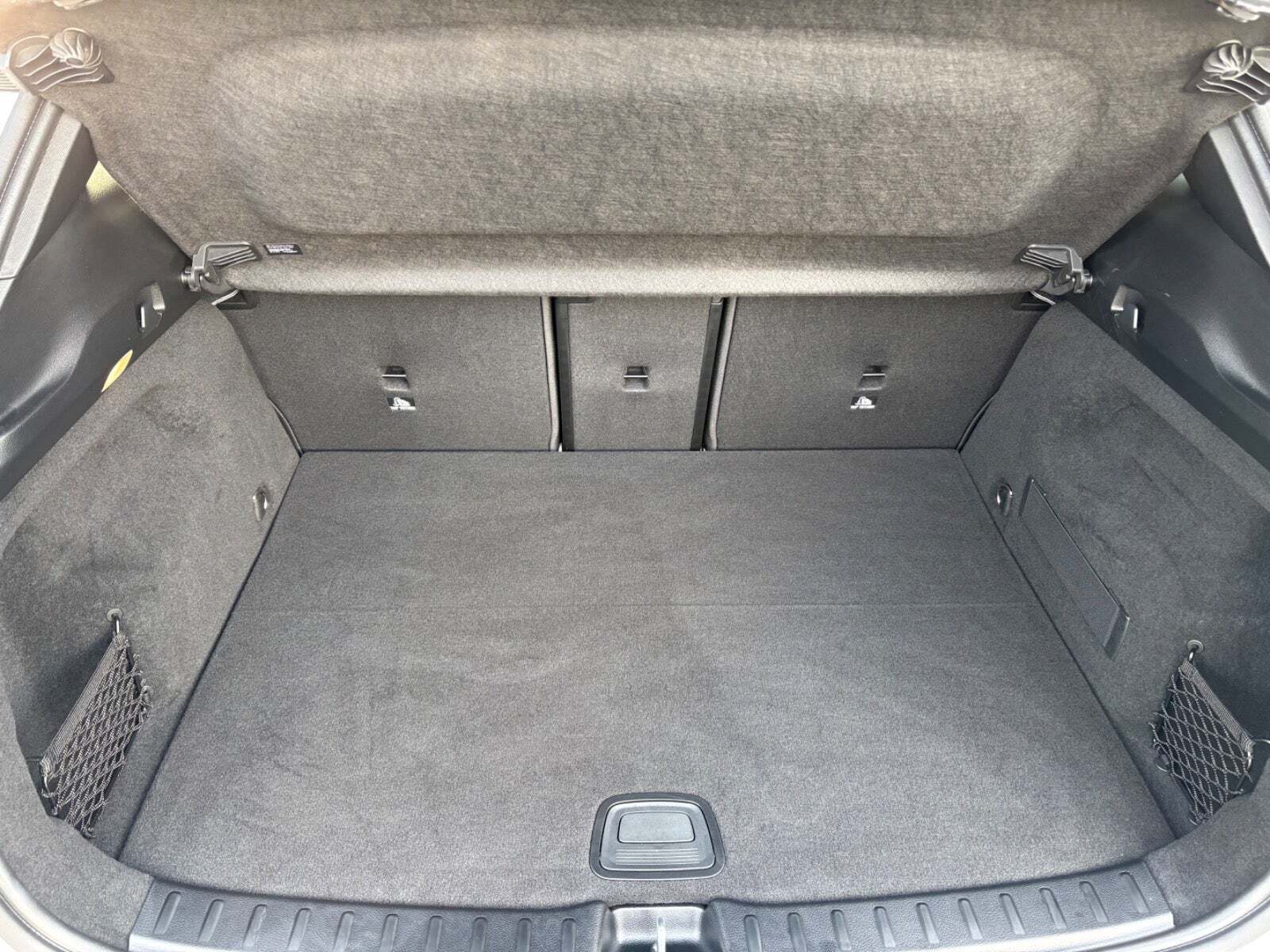 Hvid Mercedes EQA250 fra 2025