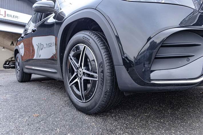 Sort Mercedes EQB250+ fra 2025