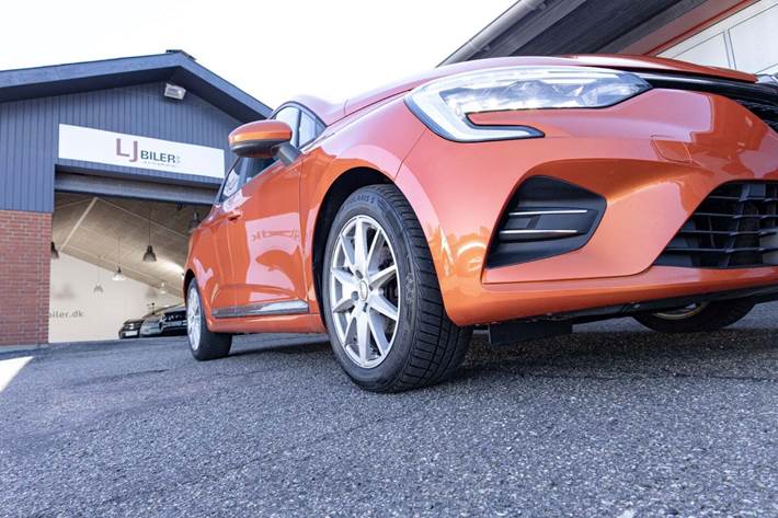 Orange Renault Clio V fra 2019
