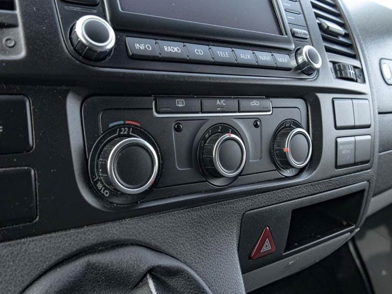 VW Transporter 2,0 TDi 140 Kassevogn kort