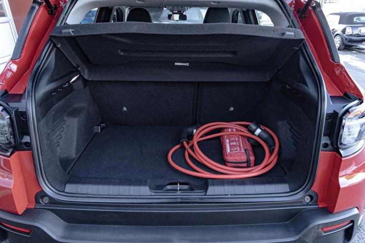 Rød Jeep Avenger fra 2023