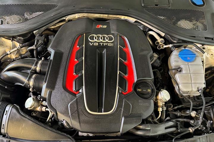 Hvid Audi RS7 fra 2014 set udefra