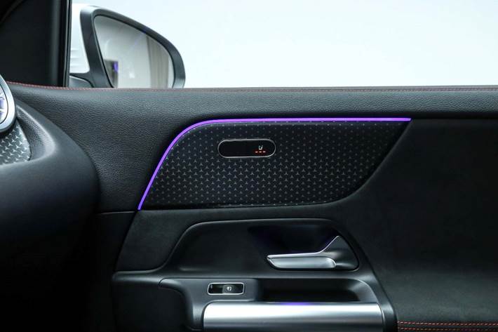 Hvid Mercedes EQA250+ fra 2025