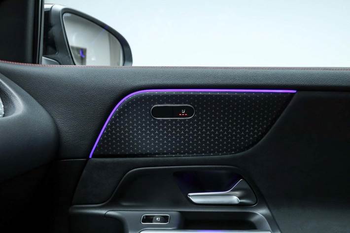 Sort Mercedes EQA250+ fra 2025