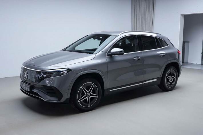 Grå Mercedes EQA250+ fra 2024