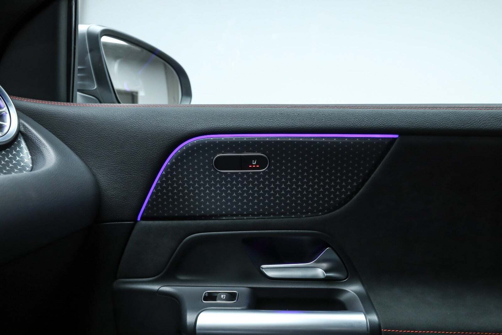 Grå Mercedes EQA250+ fra 2024