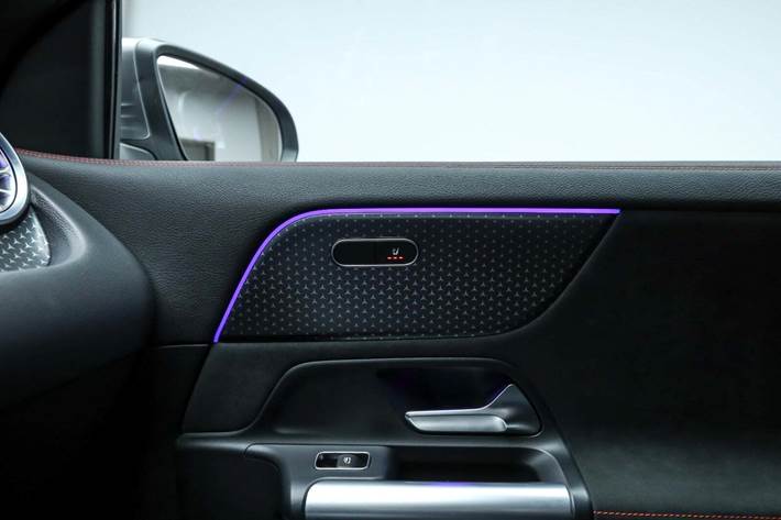 Grå Mercedes EQA250+ fra 2024